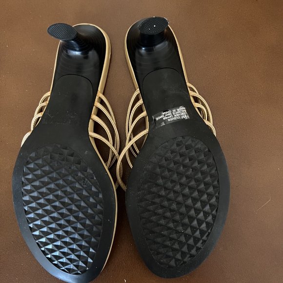 Aerology Strappy Gold Leather Mid Heel Sandals - Size 7.5 - Picture 5 of 6